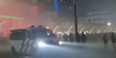 2 people gunned down by police in riots during anti-refining demonstration in Rotterdam, Netherlands