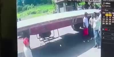 Bikers VS Trailer Truck