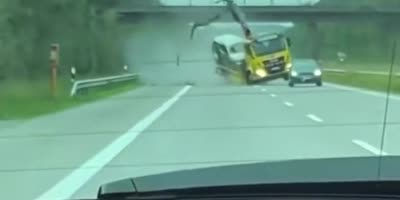 Intermezzo between a towtruck and a bridge