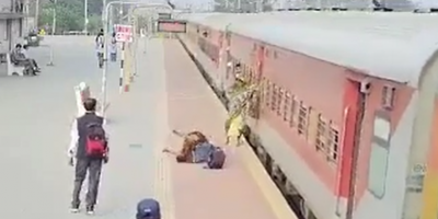 Dumb And Dumber Exit The Train