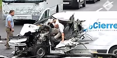 Man miraculously walks away from massive car crash in Ukraine (R)