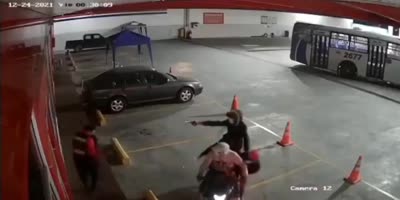 Gas Station Guard Gets Into A Gunfight With Robbers In Ecuador