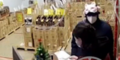 Moscow:Deaf & dumb robber in a cat mask beat up a saleswoman and took the money