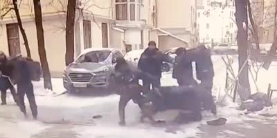 Mass Fight Of Moscow Workers Caught On Camera