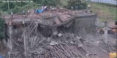 Building slab collapse during concrete work in India(R)