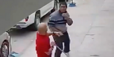 Bald Guy Cleaning The Street Gets Into A Fight With A Bully In Bolivia