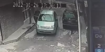 Robbers Ambushed By Undercover Cop & One Of Them Shot In Argentina