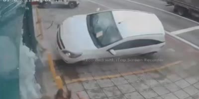 (R)Camera records military police being run over on the sidewalk in Florianópolis, Santa Catarina!