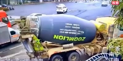 Cement Mixer Runs Out Of Control And Crashes Into A Non-Motorized Vehicle Lane.