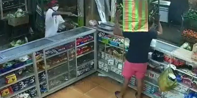 Quick Guys Rob The Store In Ecuador