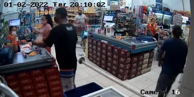Armed Thugs Rob The Store In Brazil