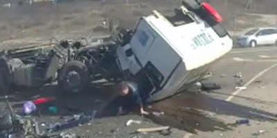 Truck traveling in oncoming traffic lane causes collision in Russia
