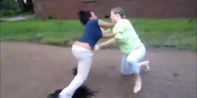 Intense Catfight Between Two Girls.