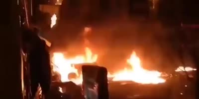 Russian tanks attacked with Molotov cocktails