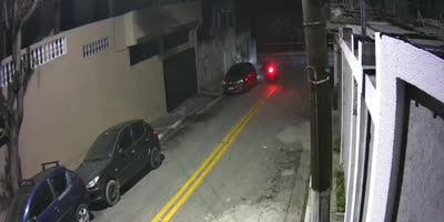 Guy Chased & Fatally Shot By Robbers In São Paulo