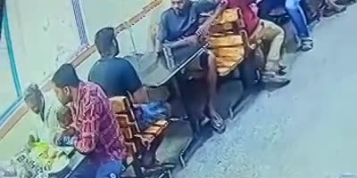 Man Passes Away Of Heart Attack In The Busy Restaurant In India