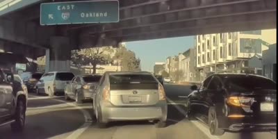 Driver robbed in broad daylight while in San Francisco traffic(R)