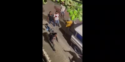 Street fight in Cartagena, Colombia(r)