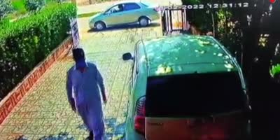 Karachi Man VS 8 Robbers