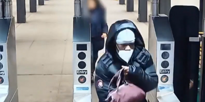 Pursesnatching  At Manhattan.Subway Station