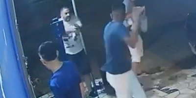 Off Duty Officer Shoots Pathetic Robber With A Toy Gun
