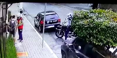 Couple Robbed By Fake Delivery Guy In Brazil