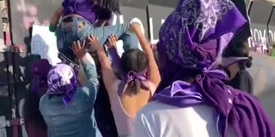 Feminist Riot Fail In Mexico City.