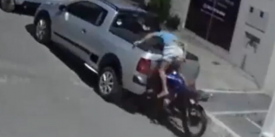 Moron Drops The Stolen Bike After Crashing It In Brazil