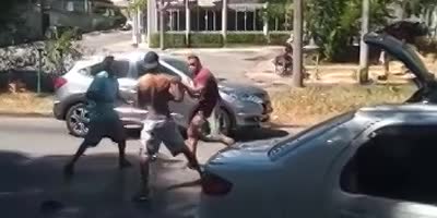 Road Rage Fight Breaks Out In Brazil