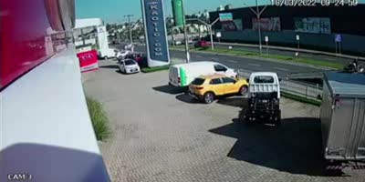 Inattentive motorcyclist
