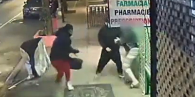 Woman Ambushed & Mugged By Knife Wielding Thugs in Manhattan