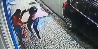 Woman Robbed Of Cellphone In Ecuador