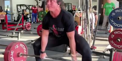 Female Powerlifter Piss Herself In The Middle Of Gym During Deadlifting.
