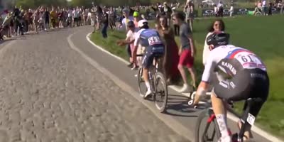 The moron caused the cyclist an accident