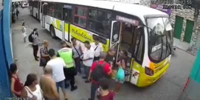 Brazil - Woman is run over in downtown Nova Iguaçu