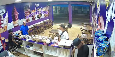 Brazil - Vitória > Ice cream shop robbed