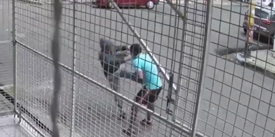 Man Gets Into A Fight With A Phone Snatcher In Ecuador