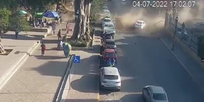 Car Occupats Narrowly Avoid Getting Crushed B Falling Tree In Mexico