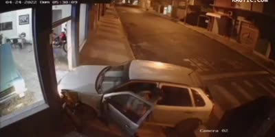 Brazil - Young man breaks into motorcycle shop in São Paulo