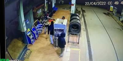 Armed Robbery At The Petrol Station In Mato Grosso Brazil.