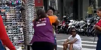 Fight Breaks Out After Woman Tried To Steal Sun Glasses In Aracaju, Brazil
