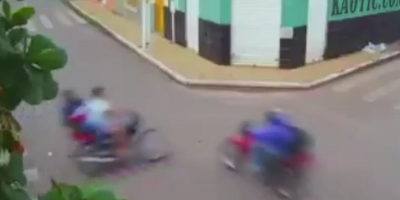 Brazil - Motorcyclist overtakes red light in Esperantina