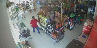 Man is spotted stealing Stanley cups- Brazil - Tangará da Serra