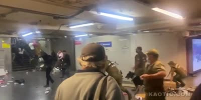 Illegal Vendors Confront Police In Santiago Subway,Chile