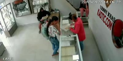 Brazil - Robbery foiled at jewelry store