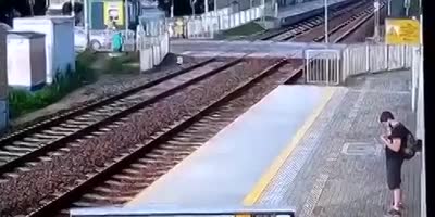 Man Crossing Track Hit By High Speed ​​Train(R)