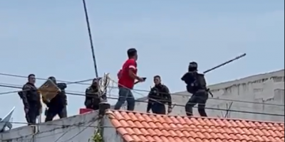 Mexican Officer Knocks Troublemaker With A Huge Pipe