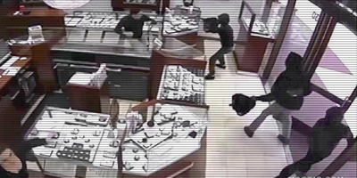Jewelry Store Employees Stop Smash & Grab Robbery in California