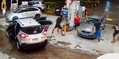 Armed Thugs On Stolen Cars Rob Gas Station In Brazil