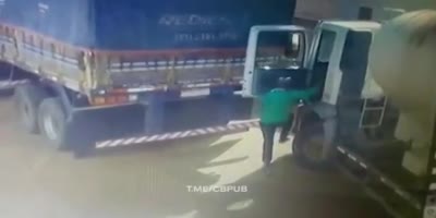 Truck Driver Got Stuck Between Two Trucks(R)